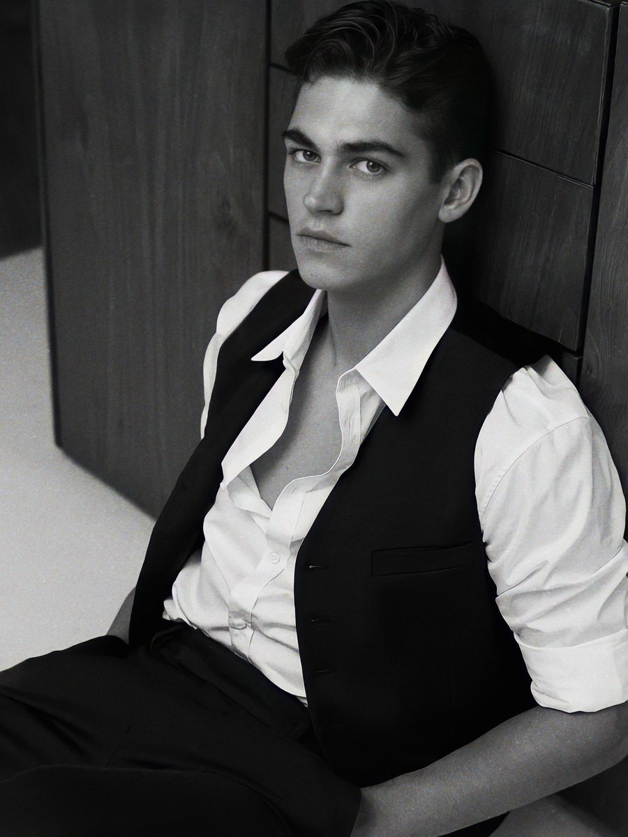 รวมแฟชั่นสุดฮอต - ฮีโร่ เฟนส์ ทิฟฟิน (Hero Fiennes Tiffin) ใส่สูทสุดปัง